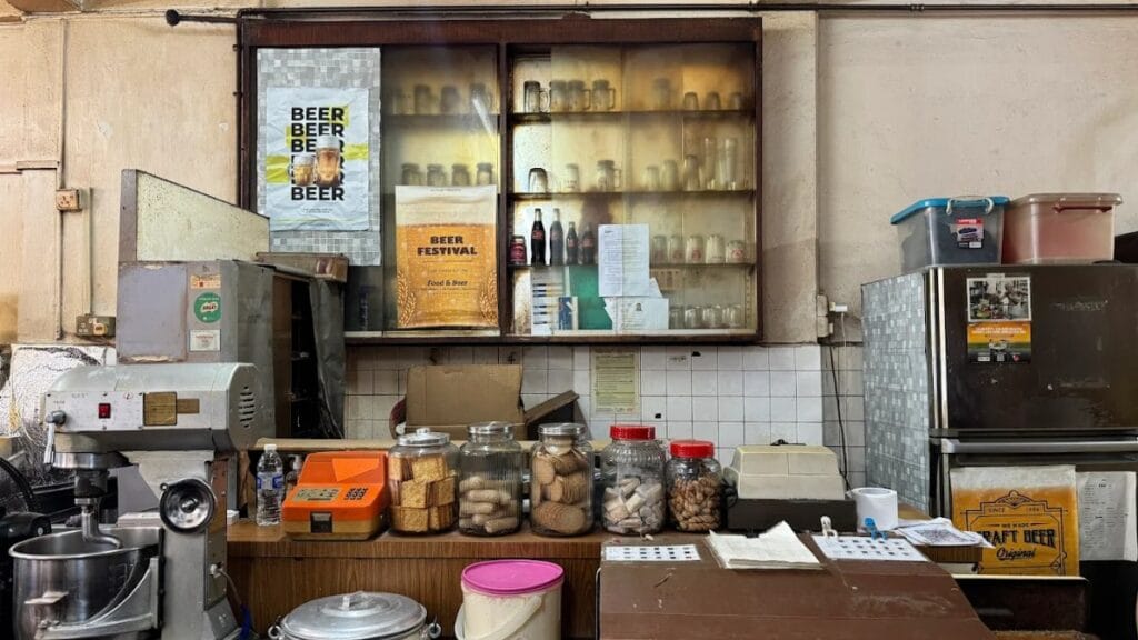 Heap Seng Leong Coffeeshop North Bridge Road Singapore - Traditional Kopi Gu You Butter Coffee and Kaya Toast - Old School Kopitiam