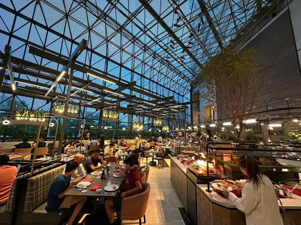 20 Best Buffets in Singapore (2026): Seafood, Hotel & 1-for-1 Deals 8 CLOVE (Swissôtel The Stamford Singapore) Best Buffets in Singapore
