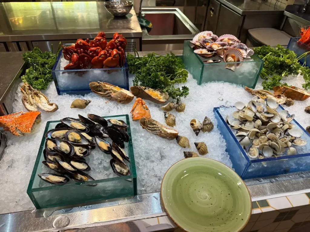 20 Best Buffets in Singapore (2026): Seafood, Hotel & 1-for-1 Deals 17 Carousel Buffet Restaurant (Royal Plaza on Scotts) Best Buffets in Singapore