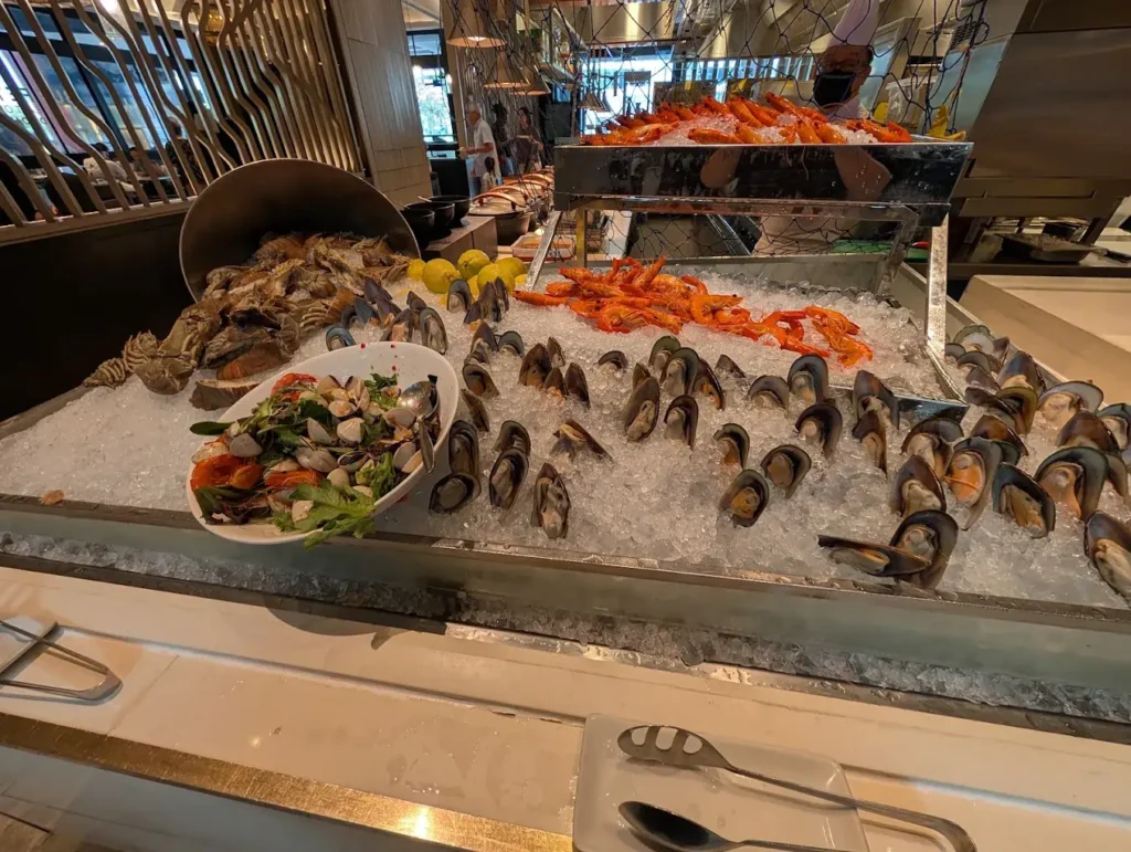 20 Best Buffets in Singapore (2026): Seafood, Hotel & 1-for-1 Deals 27 Crossroads Buffet (Singapore Marriott Tang Plaza) Best Buffets in Singapore
