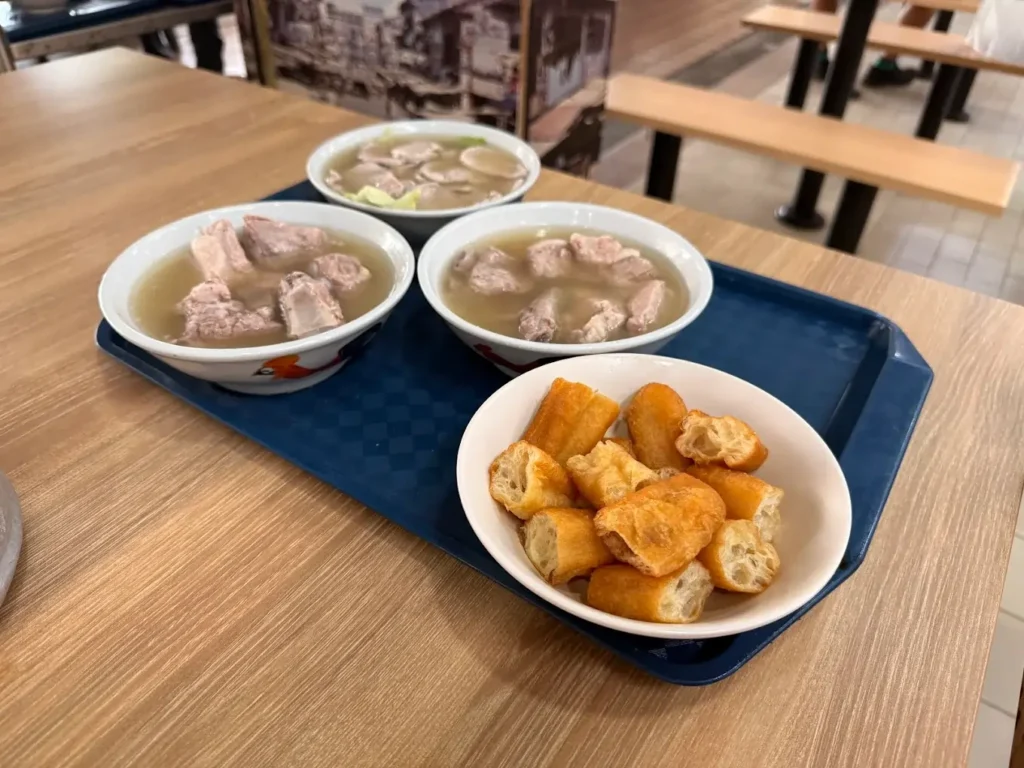 Jurong East Food: 20 Spots Worth The Queue 8 Tender, fall-off-the-bone pork ribs soup with a garlic white pepper broth, a legendary Jurong East food favorite.