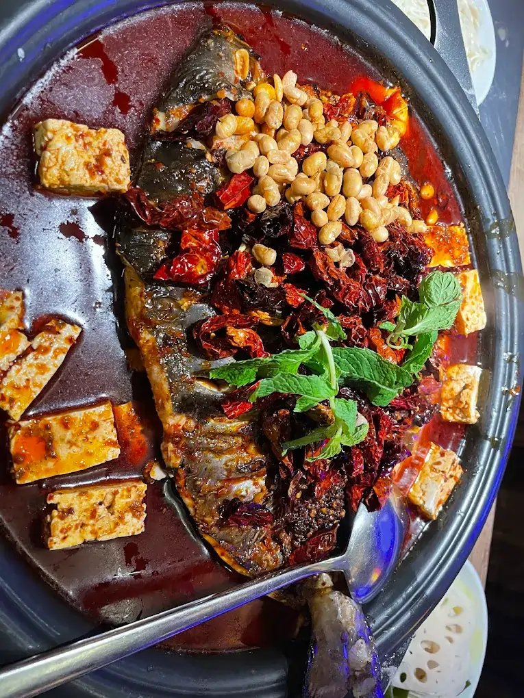 Jurong East Food: 20 Spots Worth The Queue 19 Massive tray of garlic grilled limbo fish bubbling in a savory garlic broth at Tanyu, a popular mall-based Jurong East food restaurant.