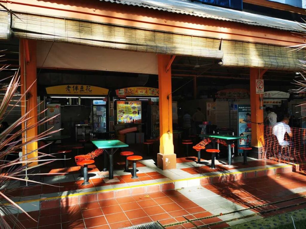 Maxwell Food Centre singapore: 10 Best Stalls & Halal Must-Eats (2026) 7 Tong Xin Ju Special Shanghai Tim Sum stall at Maxwell Food Centre serving handmade dim sum