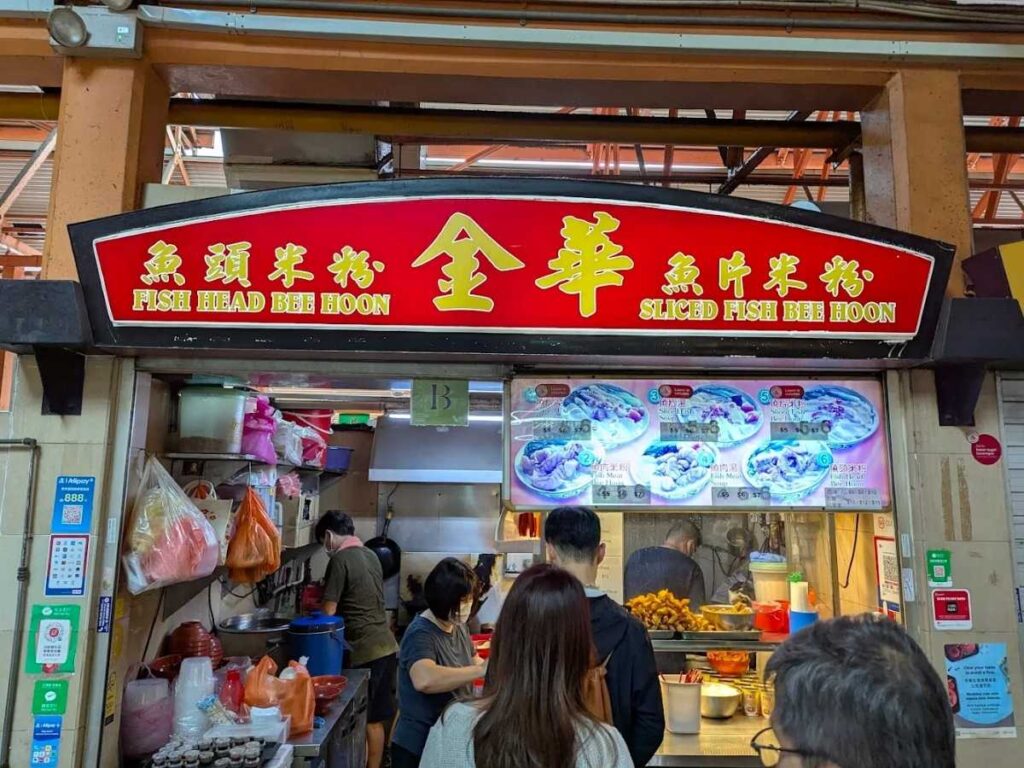 Maxwell Food Centre singapore: 10 Best Stalls & Halal Must-Eats (2026) 8 Jin Hua Fish Head Bee Hoon at Maxwell Food Centre serving creamy fish soup noodles