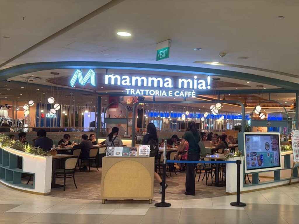 Mamma Mia Trattoria E Caffè pizza pasta Italian dining atmosphere Plaza Singapura Food