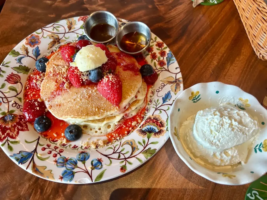 Holland Village Surrey Hills Grocer Cafe & Brunch