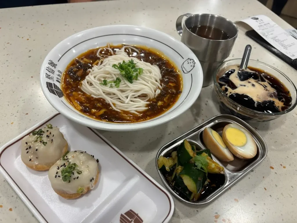 Signature pan-fried soup buns and Dan Dan noodles, a delicious Tampines Mall food choice at Ging Sun Ho.