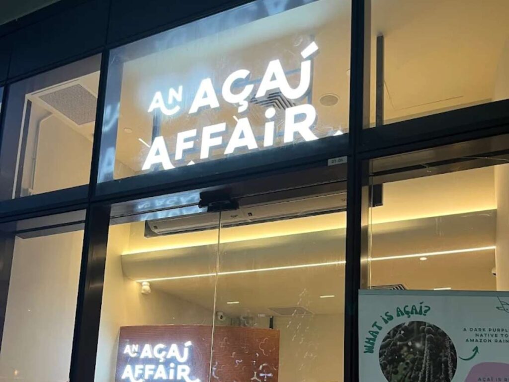 Woods Square Food Guide (2026): 20+ Best Restaurants & Halal Eats 14 An Acai Affair – Quiet cafe offering acai bowls, superfood bowls, and fresh juices.