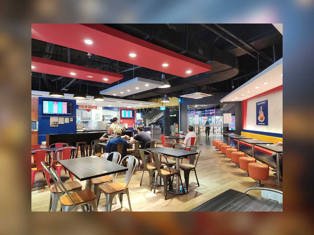 Northpoint City Food Guide (2026): 35+ Best Places to Eat in Yishun 15 Arnold's Fried Chicken Northpoint City – halal fried chicken restaurant famous in Singapore – Northpoint City Food Guide