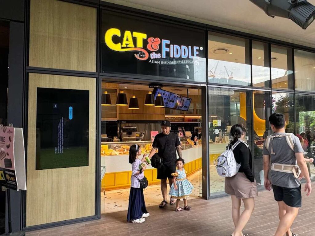 Woods Square Food Guide (2026): 20+ Best Restaurants & Halal Eats 15 Cat & the Fiddle – Dessert cafe with cheesecakes, coffee, and casual work-friendly seating.