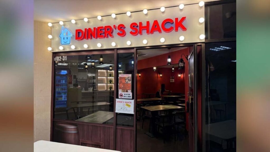 Fortune Centre Food Guide (2026): 35 Best Places to Eat 30 Diner’s Shack: Teochew-style Fish Soup and Curry Chicken at Diner's Shack.