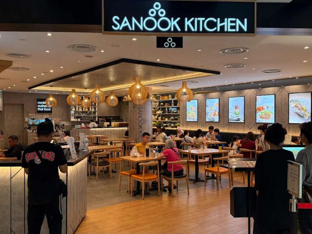 Woods Square Food Guide (2026): 20+ Best Restaurants & Halal Eats 4 Colorful Thai dishes served at Sanook Kitchen, Woods Square.