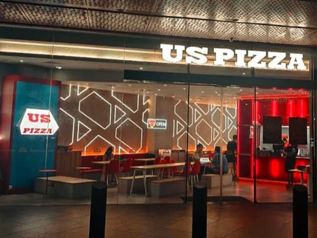 30+ Best Funan Food Places (2026): Halal, Cheap & Hidden Gems 33 US Pizza cheesy pizza slices and casual dining setup – Best Funan Food Places