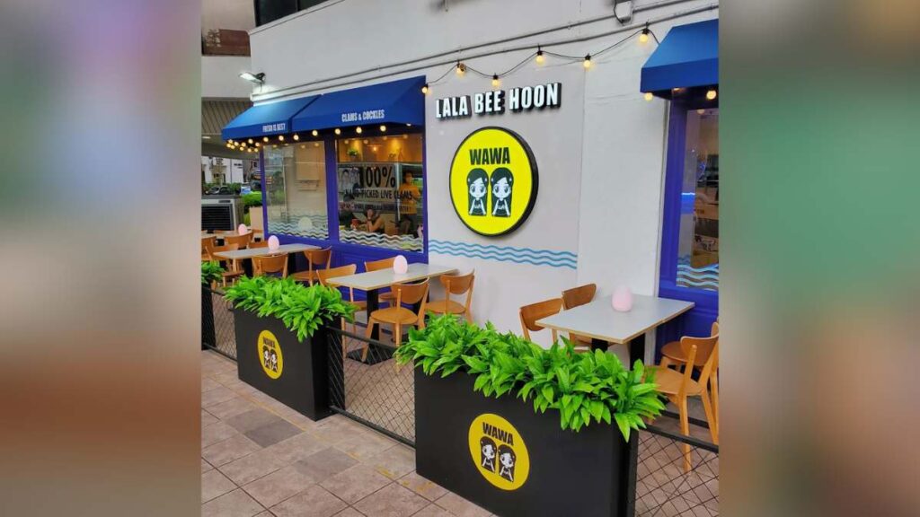 Fortune Centre Food Guide (2026): 35 Best Places to Eat 16 Fresh Clam Noodles and Garlic Butter Clams at Wawa Lala.