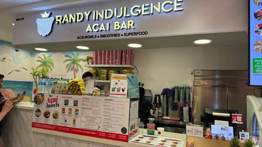 Acai Beach Club: Nutrient-packed acai bowls topped with fresh tropical fruit at Acai Beach Club - Plaza Singapura Cafe